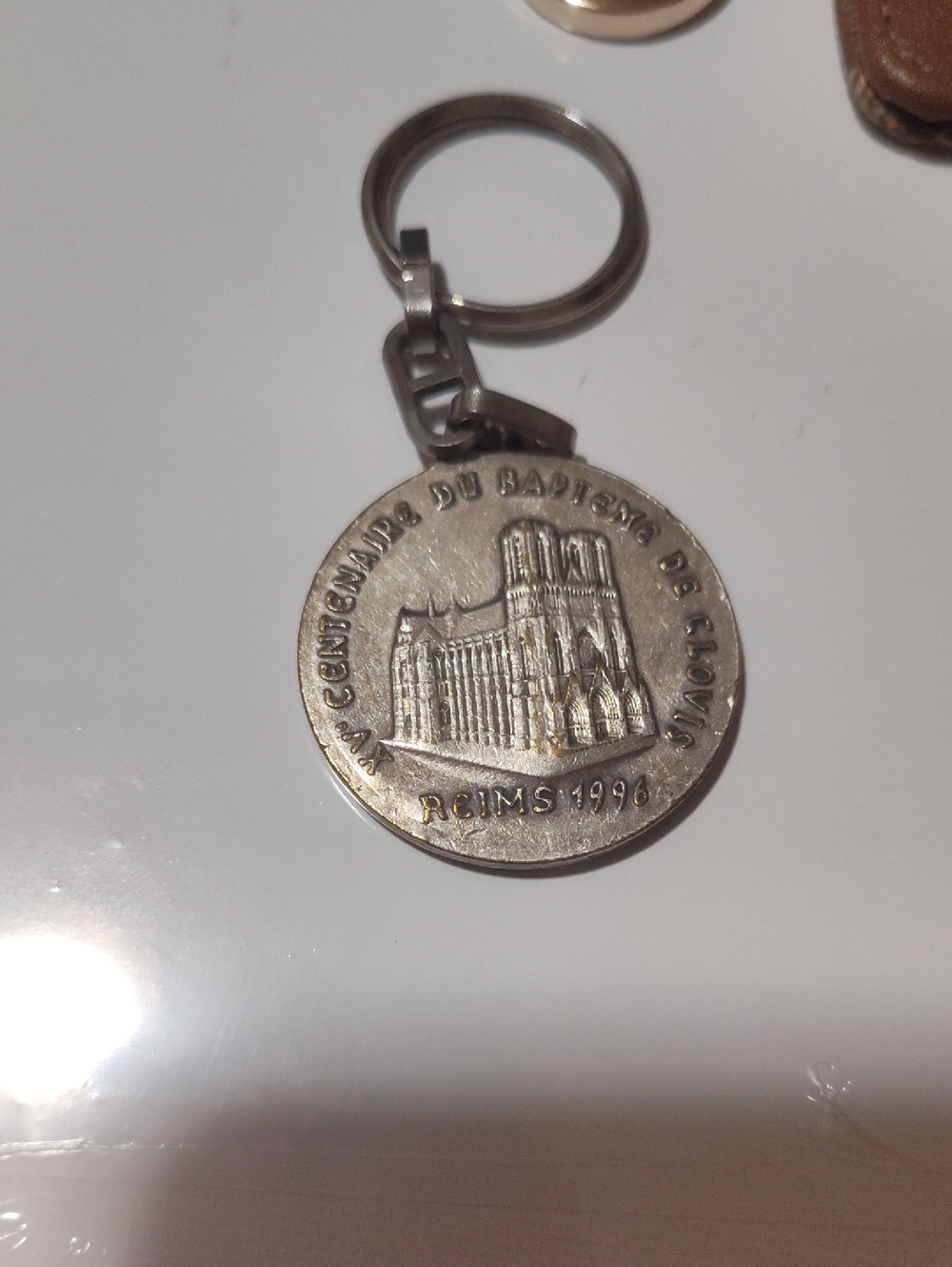 Reims Cathedral Commemorative Keychain - SilverTone 15thCentenary Baptism Clovis